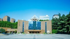 让学生感触感染和实践老一辈科学家“不